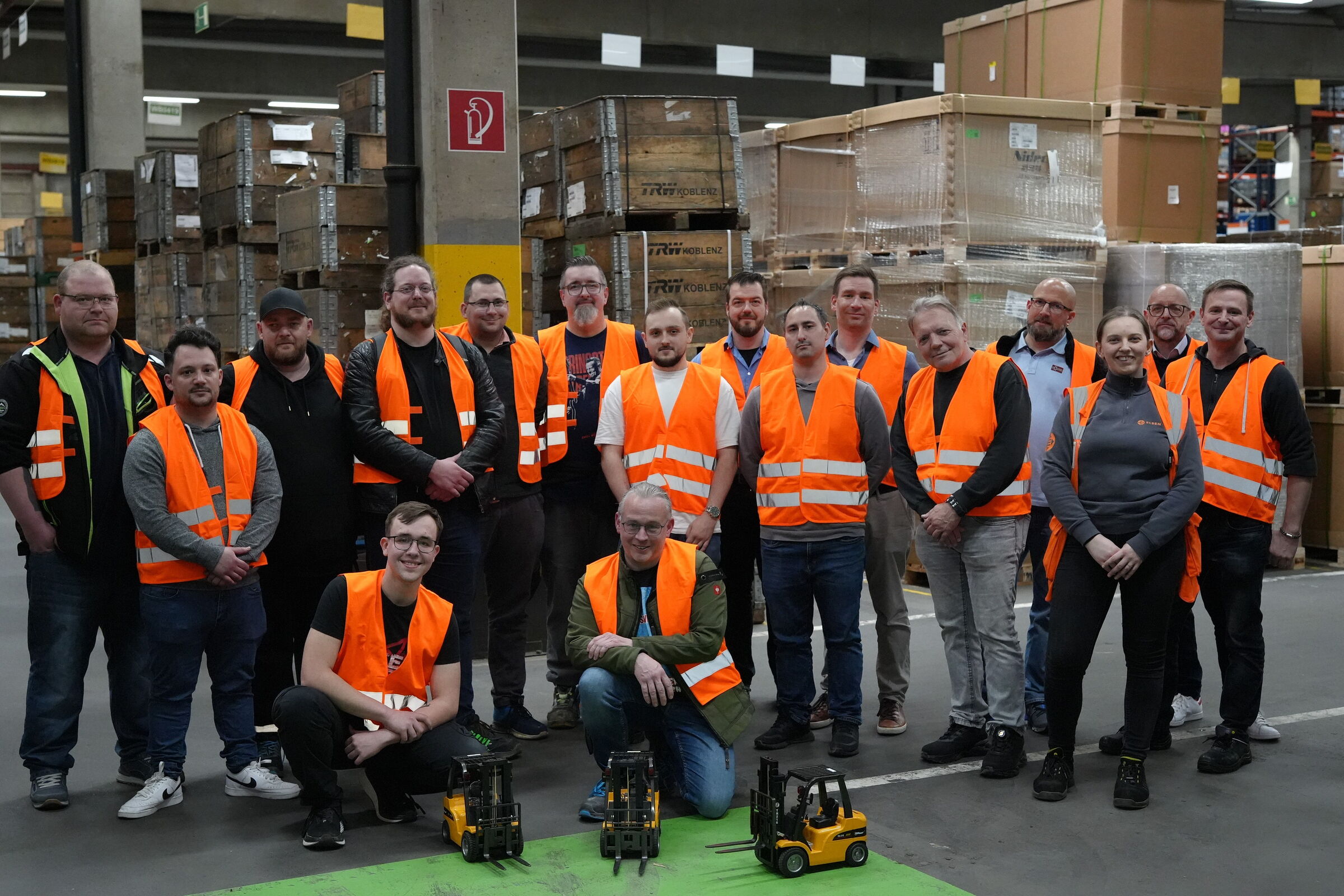 Besucher beim Tag der Logistik im Lager von ELSEN in Koblenz